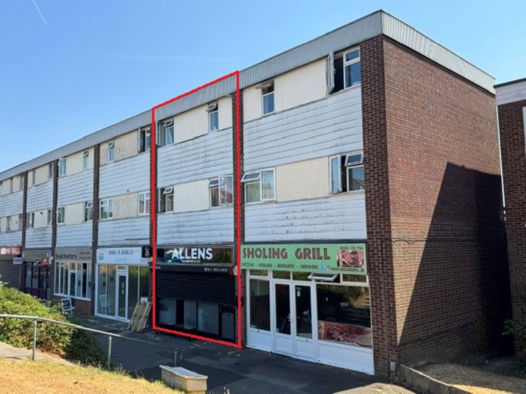 Lot: 89 - FREEHOLD FOUR STOREY MIXED COMMERCIAL AND RESIDENTIAL INVESTMENT - Front View